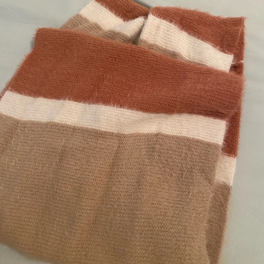 🧣Altar’d State cozy yarn scarf, stripe yarn circle scarf, wraps